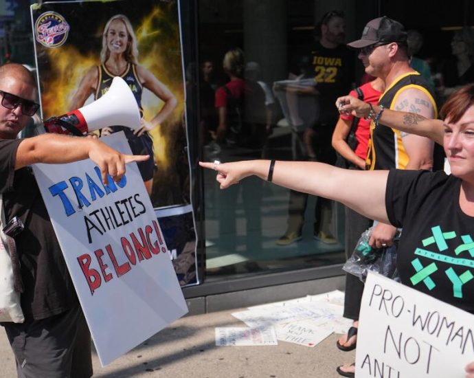 commentary:-a-culture-war-over-trans-athletes-invades-the-wnba,-and-ratings-soar