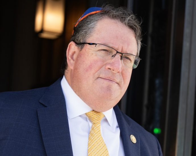 bipartisan-rebuke-for-republican-candidate’s-song-praising-hitler