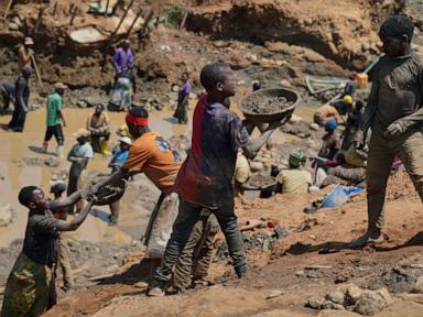 mobile-gold-miners-in-eastern-congo-complicate-health-workers’-efforts-to-contain-ebola