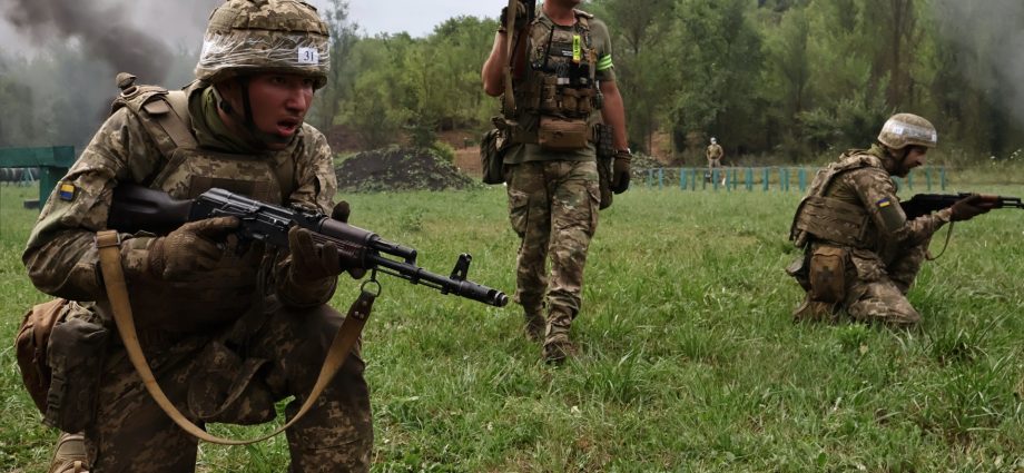 in-ukraine,-forcible-military-recruitment-efforts-escalate-into-violence