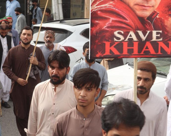 pakistan-challenges-top-court-order-to-move-imran-khan-to-private-hospital
