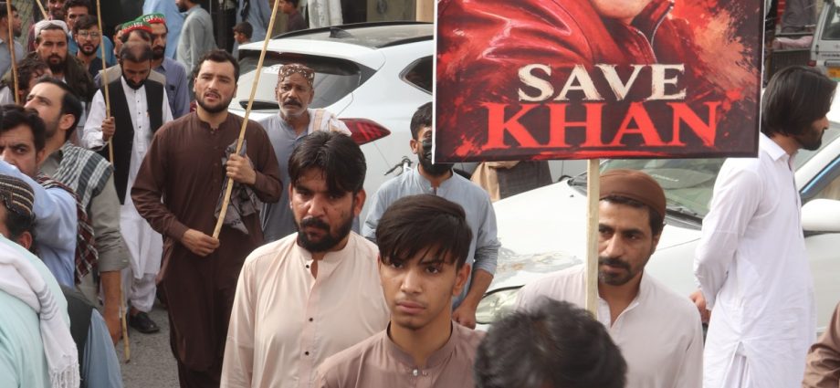 pakistan-challenges-top-court-order-to-move-imran-khan-to-private-hospital