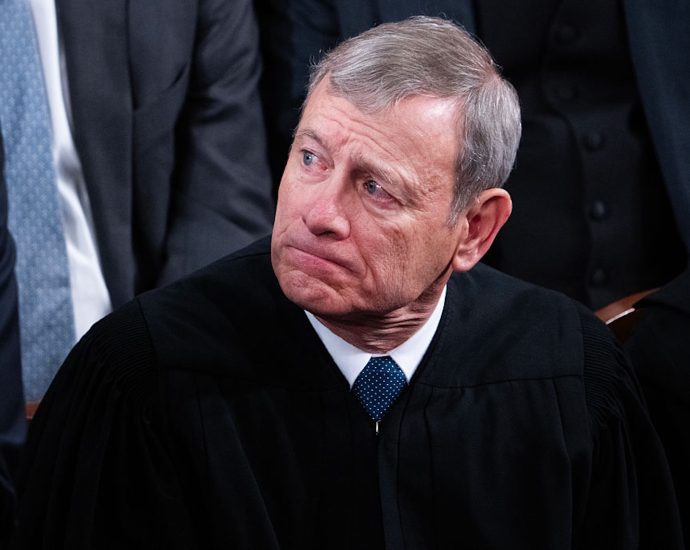 john-roberts-is-still-in-the-tank-for-the-traitor