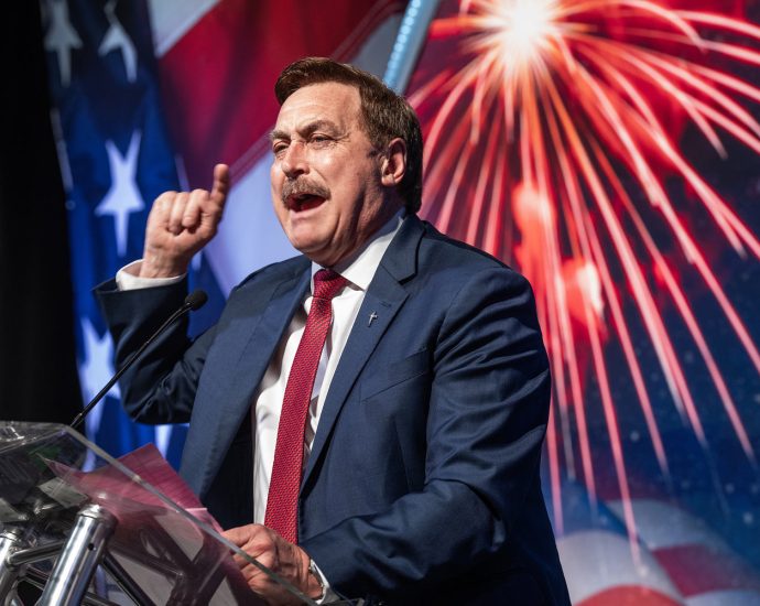 mike-lindell-says-he’ll-pay-for-recount-after-loss-in-minnesota-governor-primary