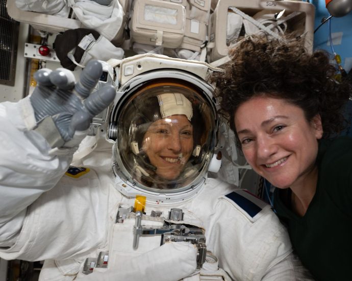 spacewalk-preps-continue-to-finish-antenna-installation-job-next-week