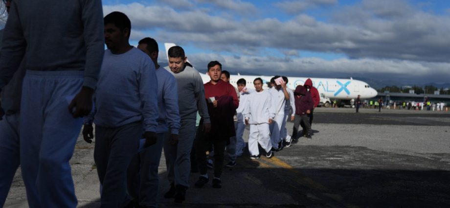 us-deports-nearly-2,300-mexicans-to-guatemala-over-mexico’s-objections