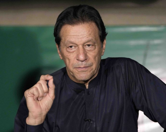 pakistan’s-imran-khan-back-to-prison-after-evaluation-at-hospital