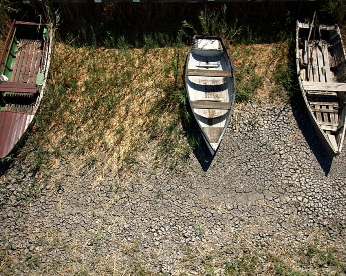 hungary’s-lakes-and-rivers-hit-record-lows-as-severe-drought-deepens