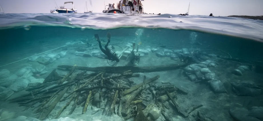2,200-year-old-roman-shipwreck-reveals-ancient-waterproofing-secrets