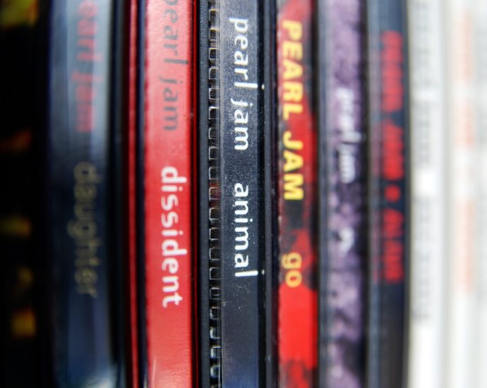 columbia-house-closure-sparks-nostalgia-for-a-bygone-music-scam