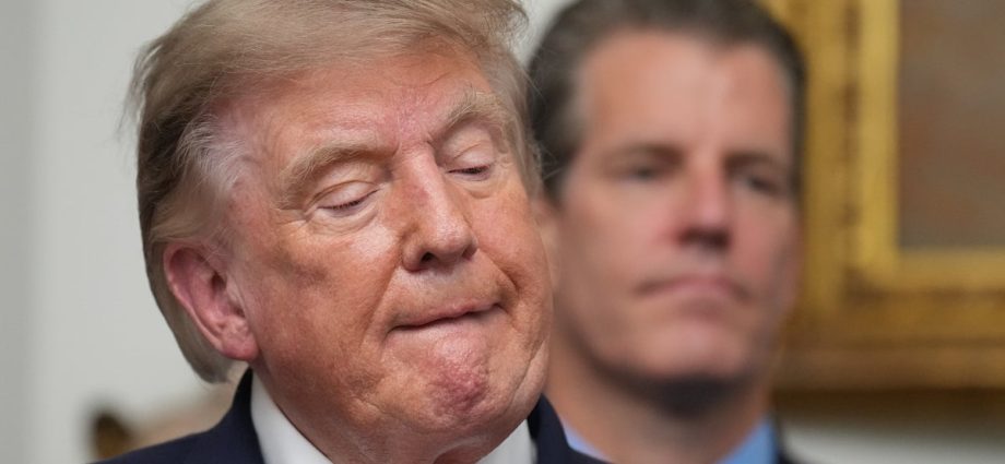 ‘turf-madness’:-the-traitor-gets-roasted-for-bizarre-rant-about-happy-grass