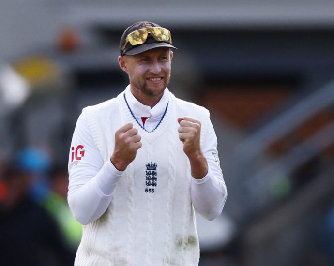 england-thrash-pakistan-by-an-innings-and-103-runs-in-first-test