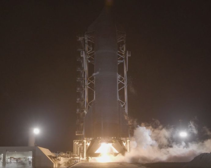 SpaceX fires up Starship ahead of megarocket’s 1st orbital flight (video)