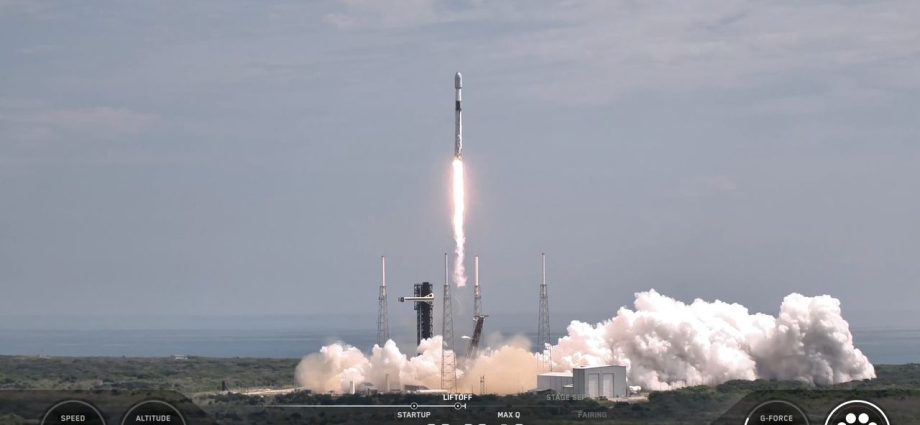 SpaceX launches 29 Starlink satellites, lands rocket on ship at sea (video, photos)