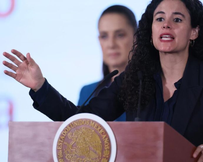 mexican-government-list-of-journalists-and-political-opponents-sparks-outcry