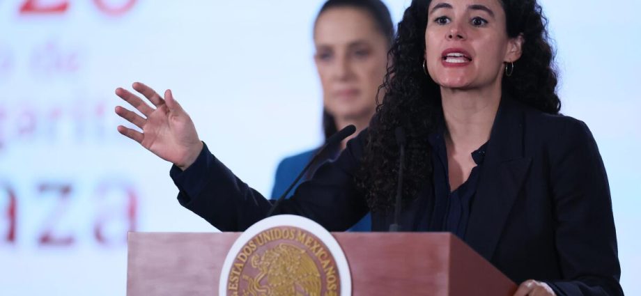 mexican-government-list-of-journalists-and-political-opponents-sparks-outcry