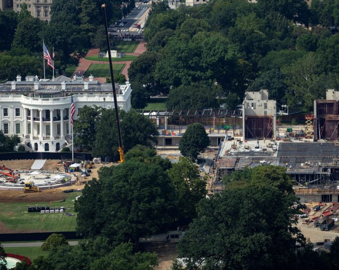 us-supreme-court-allows-the-traitor’s-ballroom-project-to-continue-for-now