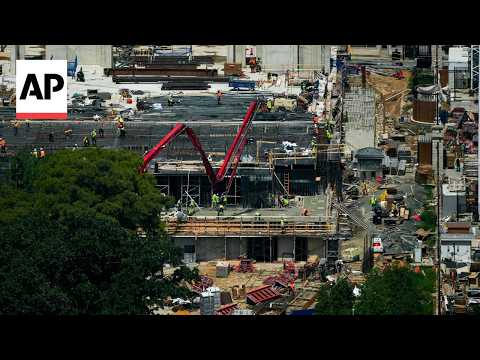 chief-justice-john-roberts-allows-$400m-white-house-ballroom-renovation-to-continue