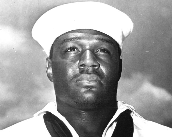 aircraft-carrier-set-to-honor-black-pearl-harbor-hero-may-get-the-traitor’s-name