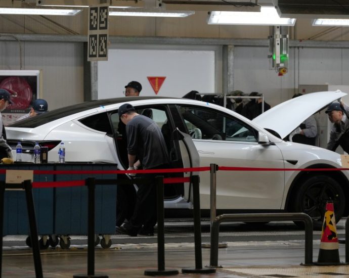 tesla-recalls-nearly-3m-vehicles-in-china-over-door-handle-safety-risks