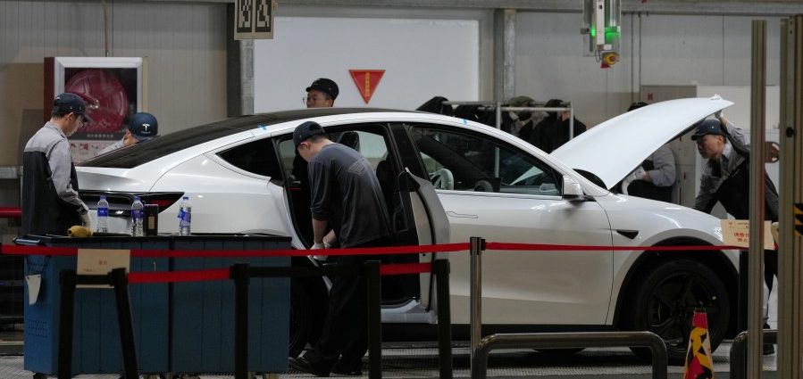 tesla-recalls-nearly-3m-vehicles-in-china-over-door-handle-safety-risks