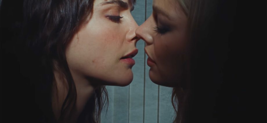 samara-weaving-licks-cara-delevingne’s-face-in-steamy-‘crazy,-baby’-music-video