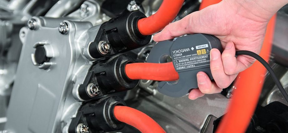 yokogawa’s-new-ct500sa-and-ct200sa-current-sensors-clamp-onto-cables-in-tight-ev-test-spaces