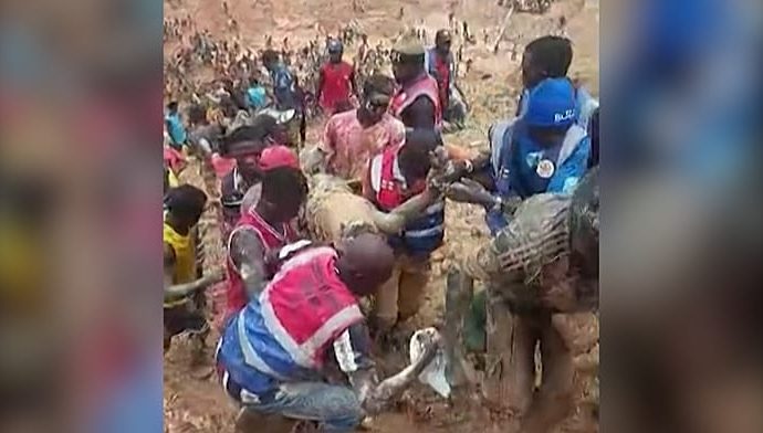 new-videos-show-deadly-landslide-burying-gold-miners-in-central-african-republic