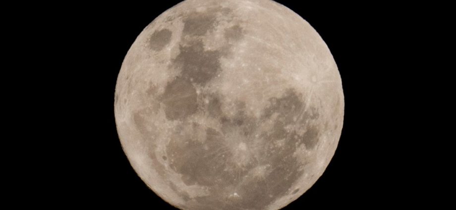 china’s-new-moon-mission-could-unlock-secret-of-lunar-ice:-why-that-matters