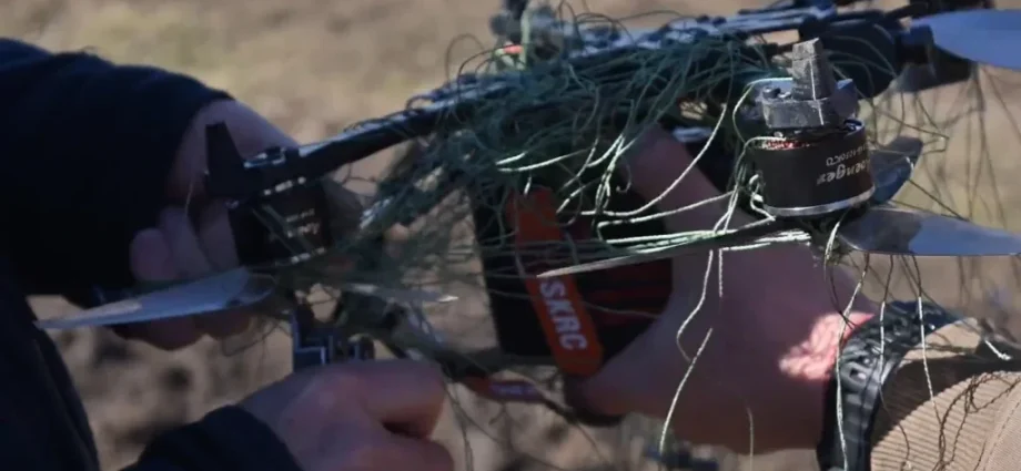 ukraine-is-buying-jam-proof-fiber-optic-drones-for-first-time-to-single-standard,-so-any-maker-can-compete