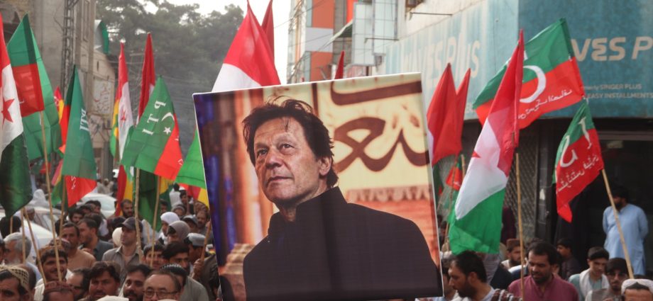 pakistan’s-pti-seeks-contempt-action-over-jailed-imran-khan’s-hospital-move