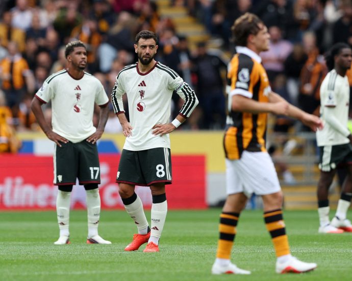 man-utd-humiliated-at-hull-to-open-premier-league-account
