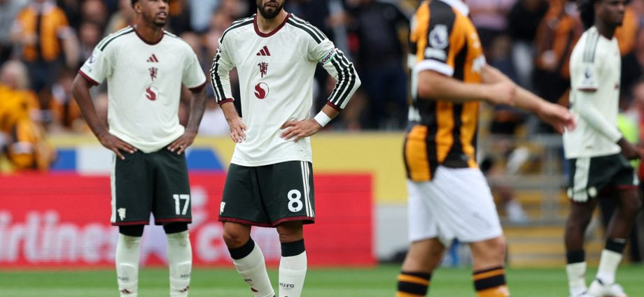 man-utd-humiliated-at-hull-to-open-premier-league-account