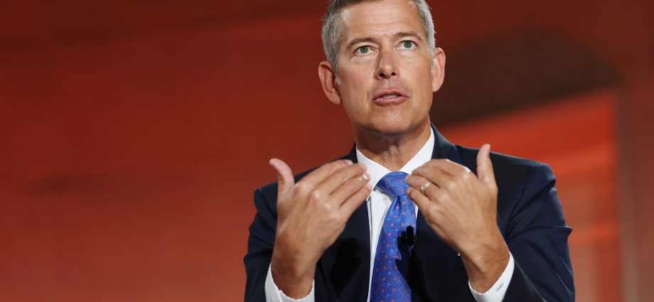 white-house-touts-billions-in-new-rail-grants-nationwide-funded-by-california-rail-clawback