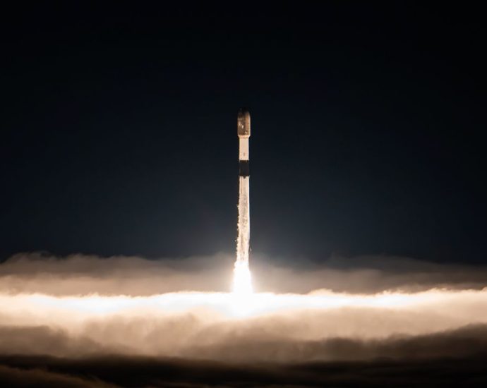 SpaceX sends 27 Starlink satellites to orbit on 100th Falcon rocket launch of the year (video, photos)