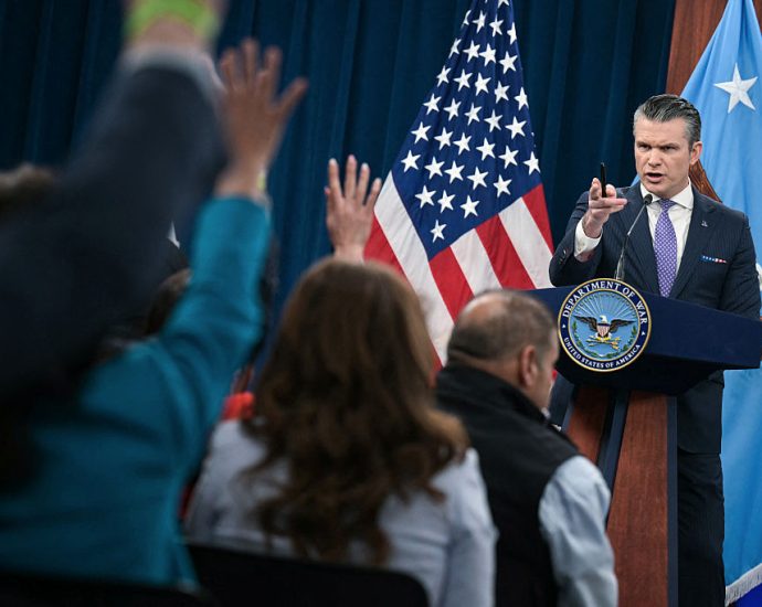 hegseth-fires-“stars-and-stripes”-journalists,-deepens-pentagon-press-crackdown