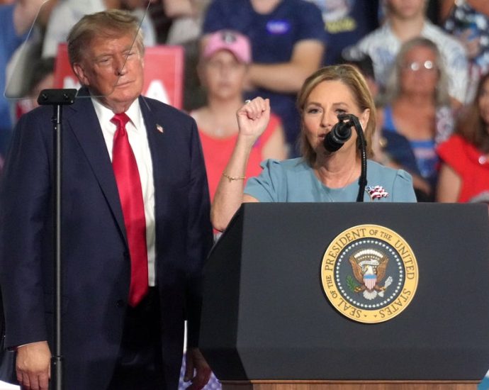the-traitor-can’t-help-but-mention-he-got-more-votes-than-lindsey-graham-—-right-in-front-of-his-sister