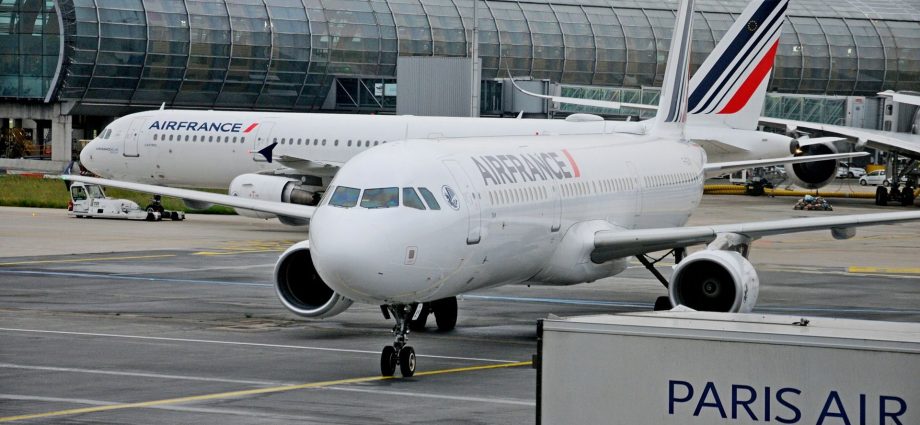 “low-usage”:-air-france-denies-paris-business-class-lounge-sauna-used-as-‘sex-den’
