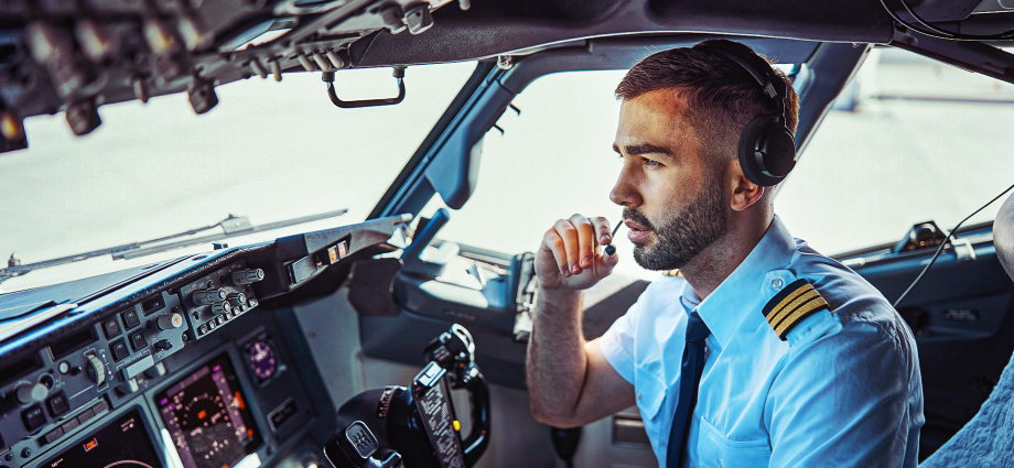 6-airlines-ranked-by-what-they-pay-a-first-officer-in-their-first-year