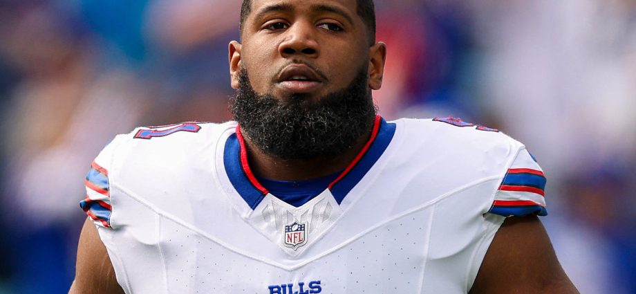 bills-tackle-ed-oliver’s-son-has-died,-team-announces