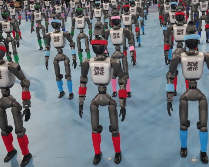 chinese-humanoid-robots-smash-human-records-in-100m-sprint-and-high-jump-at-beijing-robot-games