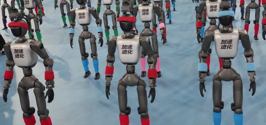 chinese-humanoid-robots-smash-human-records-in-100m-sprint-and-high-jump-at-beijing-robot-games