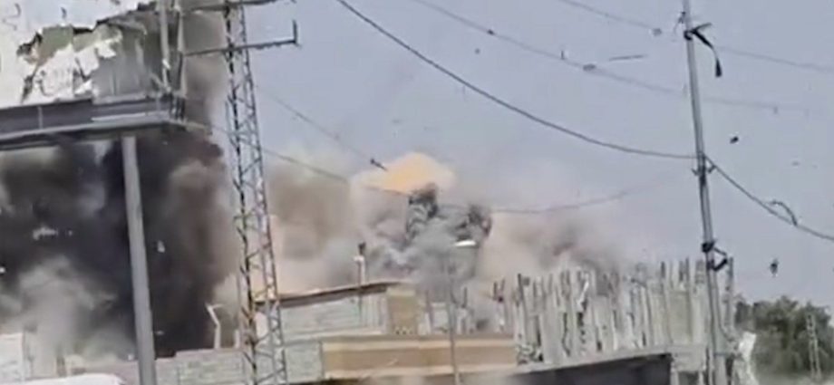 heavy-israeli-air-strike-hits-warehouse-in-central-gaza