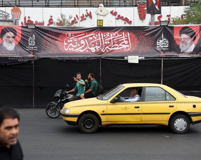 iran-government-signals-fuel-price-hike-on-eve-of-new-us-sanctions