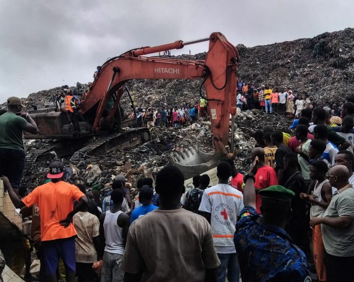 landfill-collapse-in-guinea-kills-at-least-22-people