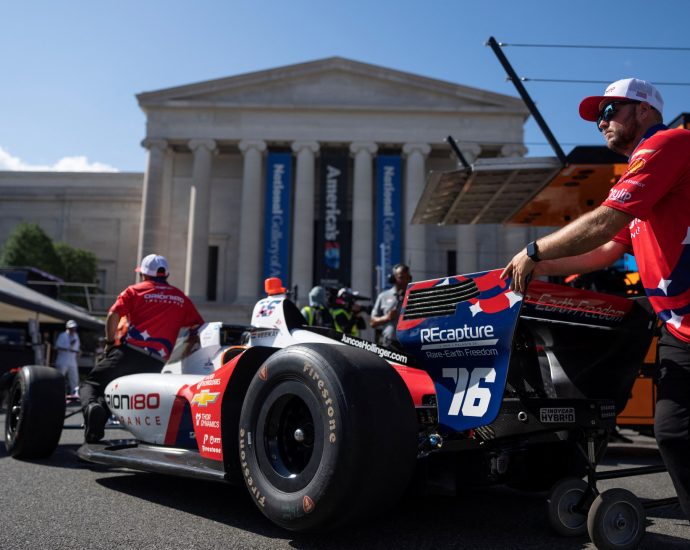 photos:-indycars-speed-past-washington-landmarks-as-part-of-freedom-250