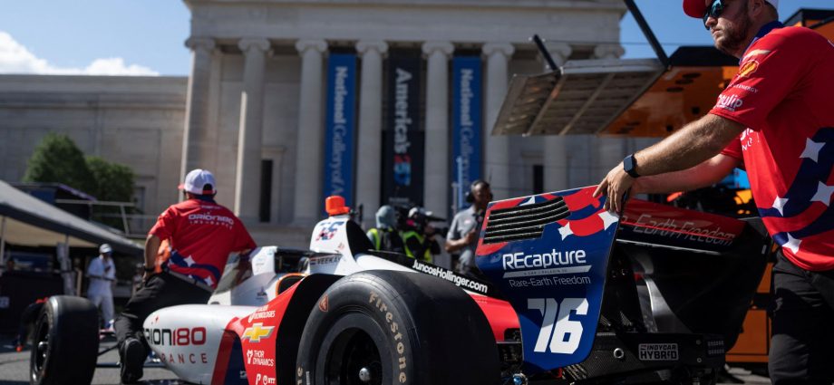 photos:-indycars-speed-past-washington-landmarks-as-part-of-freedom-250