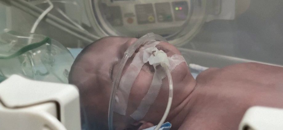 gaza’s-hospitals-are-running-out-of-oxygen-as-healthcare-nears-collapse