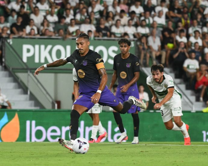 raphinha-and-lopez-score-braces-as-barcelona-trounce-elche-5-0