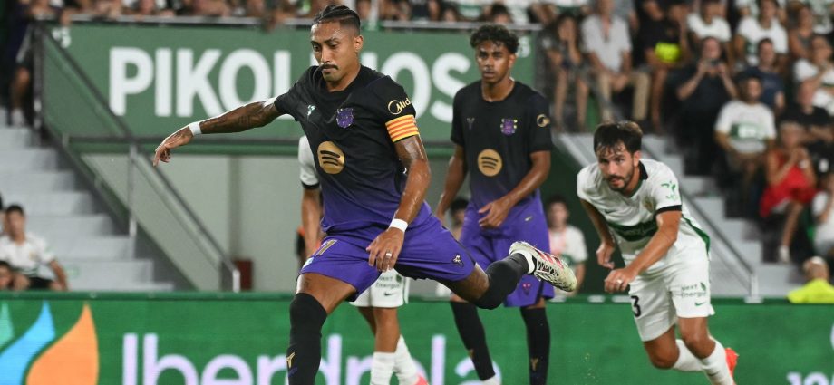 raphinha-and-lopez-score-braces-as-barcelona-trounce-elche-5-0